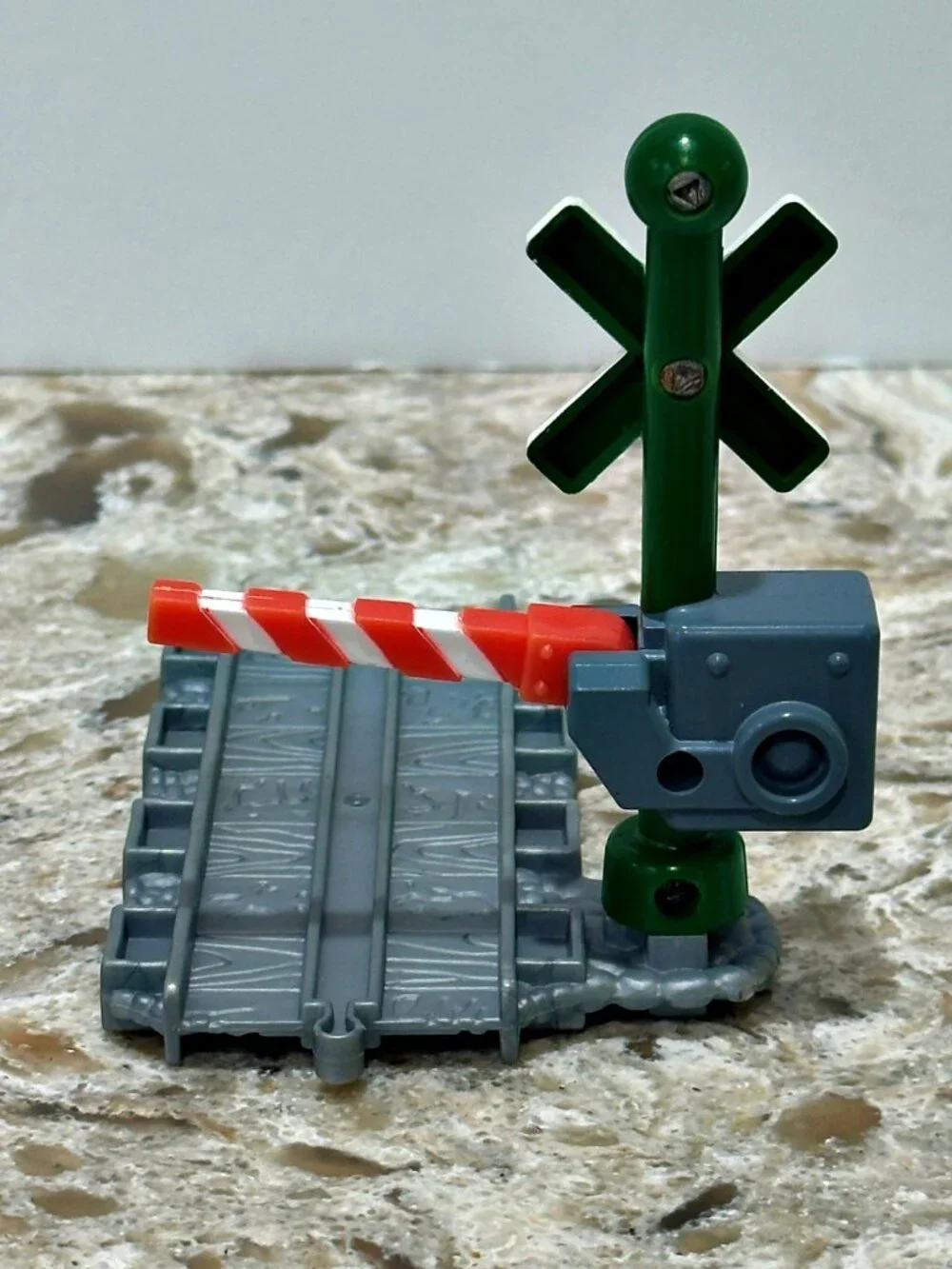 Thomas & Friends Take Along Railroad Crossing Sign Signal with Track Piece